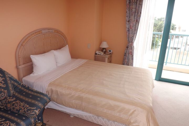 Room 12 of 41