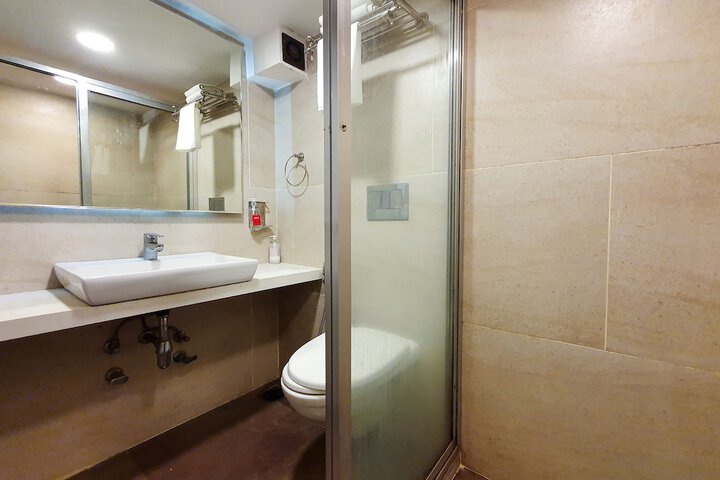 Room 7 of 12