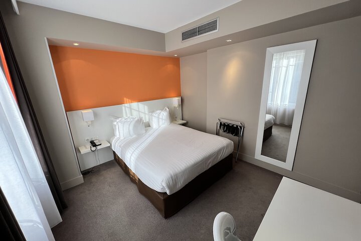 Room 17 of 92