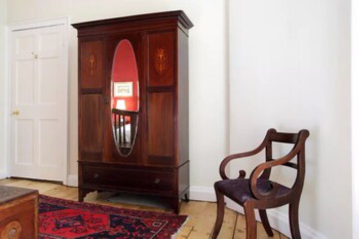 Room 12 of 25