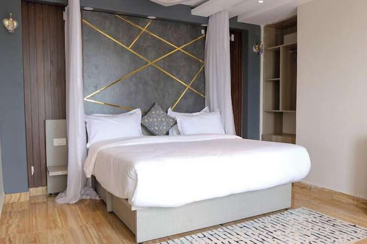 Room 6 of 24