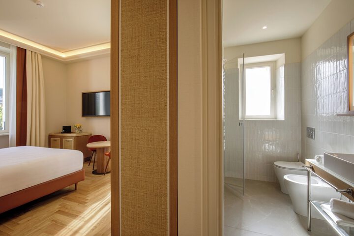 Room 34 of 42