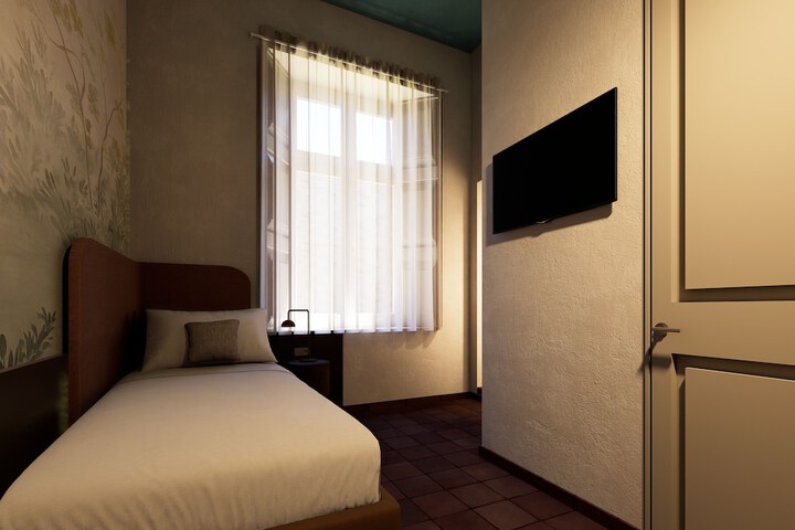 Room 4 of 19
