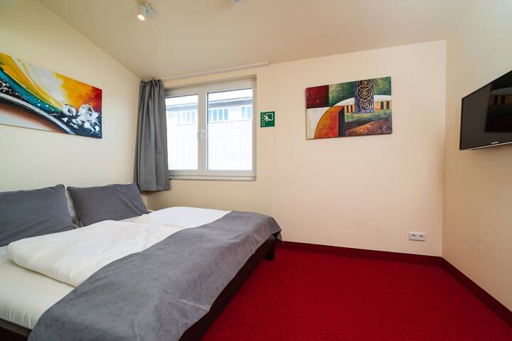Room 5 of 16