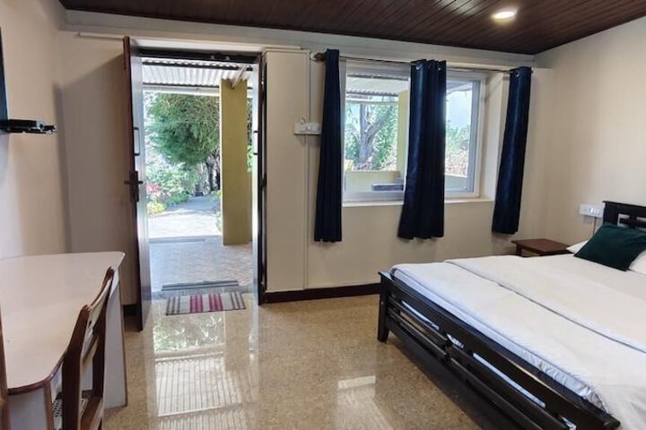 Room 4 of 17