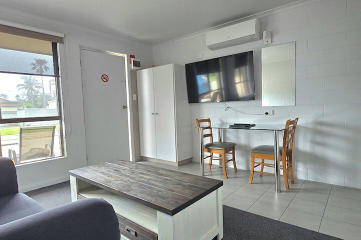 Room 6 of 19