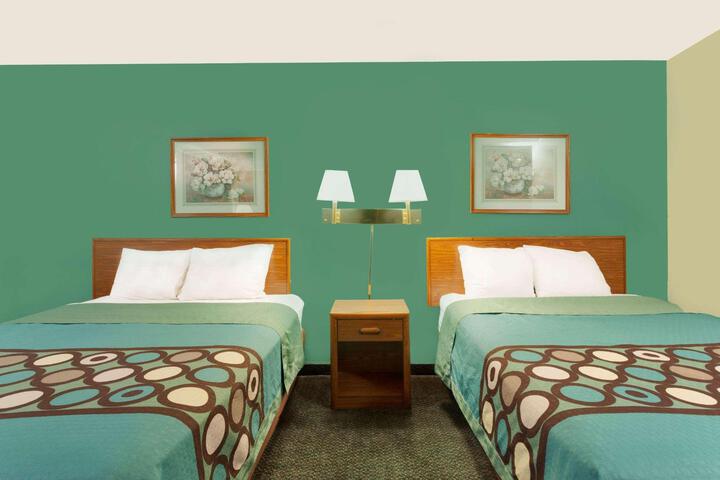 2 Queen Beds (5 of 17)