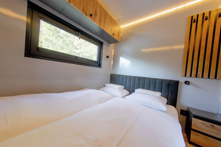 Room 5 of 60
