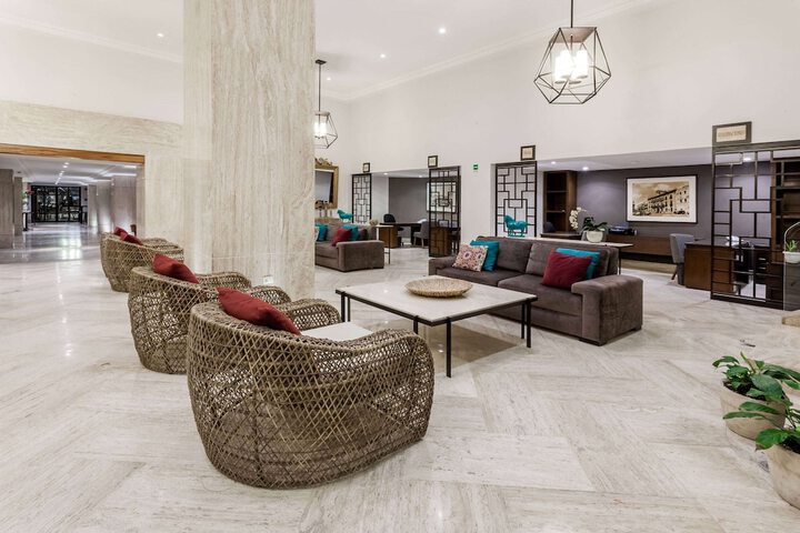 Entrance & Lobby
