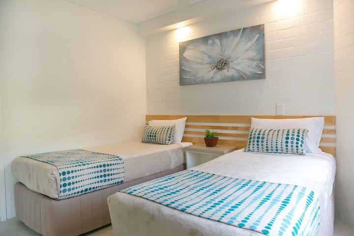Room 4 of 109