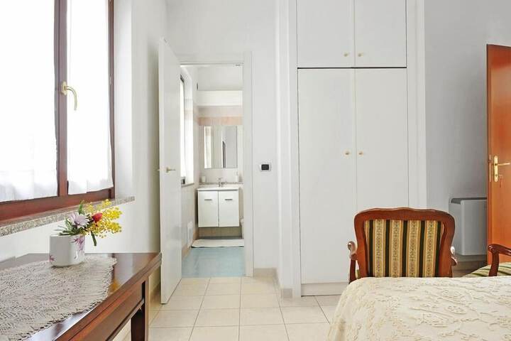 Room 12 of 40