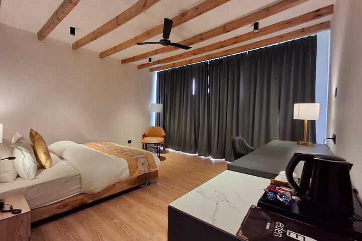 Room 12 of 26