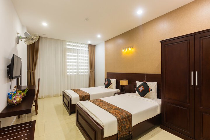 Room 3 of 44