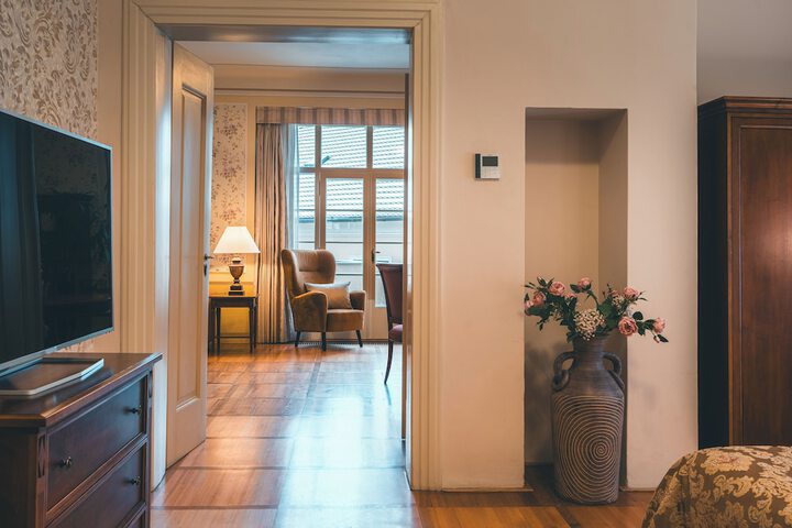 Room 44 of 136
