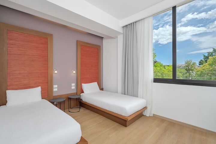 Room 3 of 44