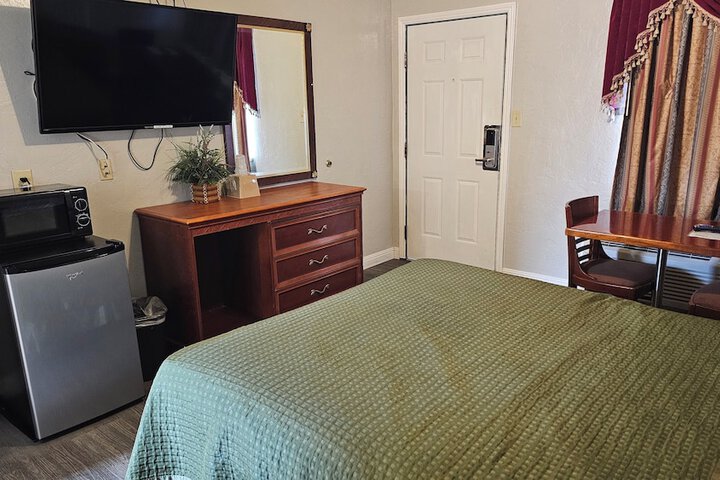 Room 2 of 6