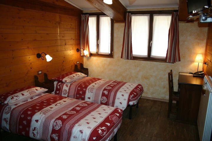Room 9 of 26