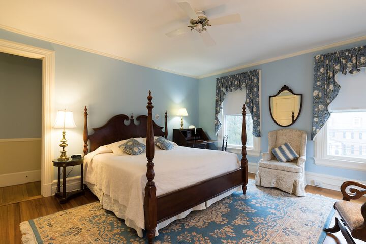 Room 4 of 258