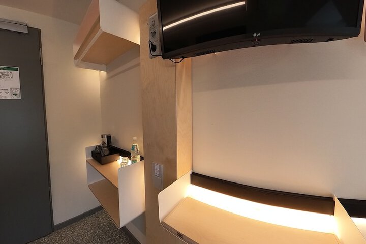 Room 18 of 93