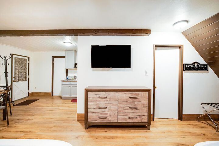 Deluxe 2 Queen Beds (12 of 20)
