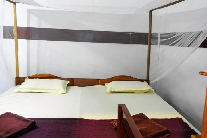 Room 4 of 15