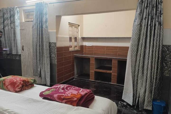 Room 4 of 17