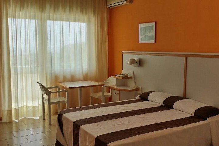 Room 10 of 24