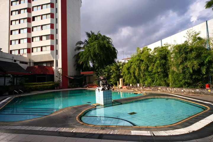 Hotel Pool