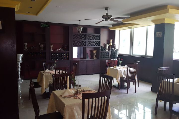 Dining 10 of 15