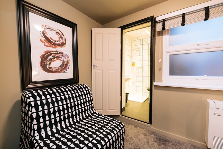 Room 5 of 46