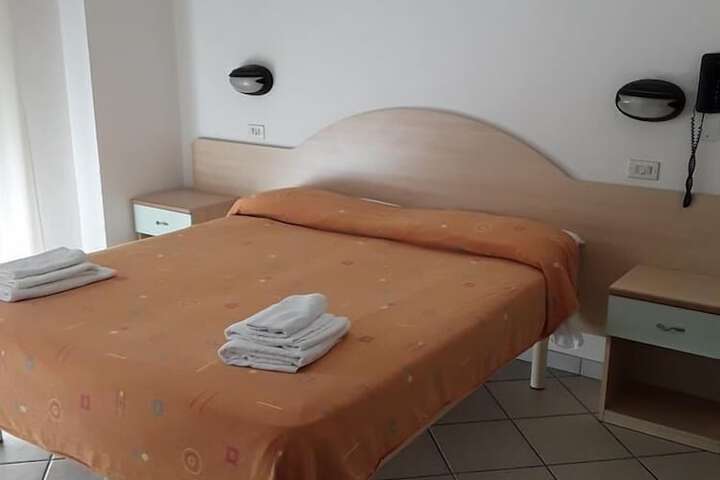 Room 17 of 32