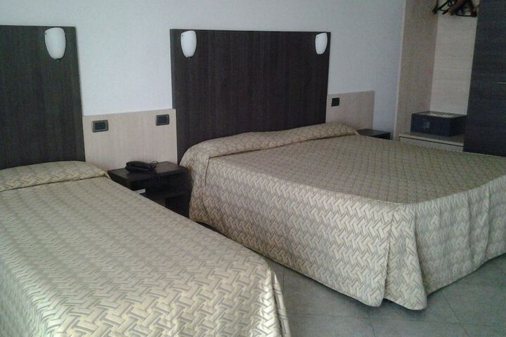 Room 12 of 32