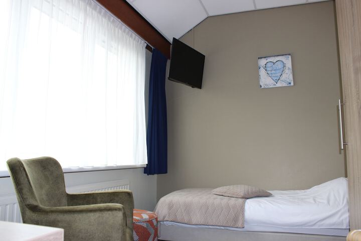Room 18 of 30