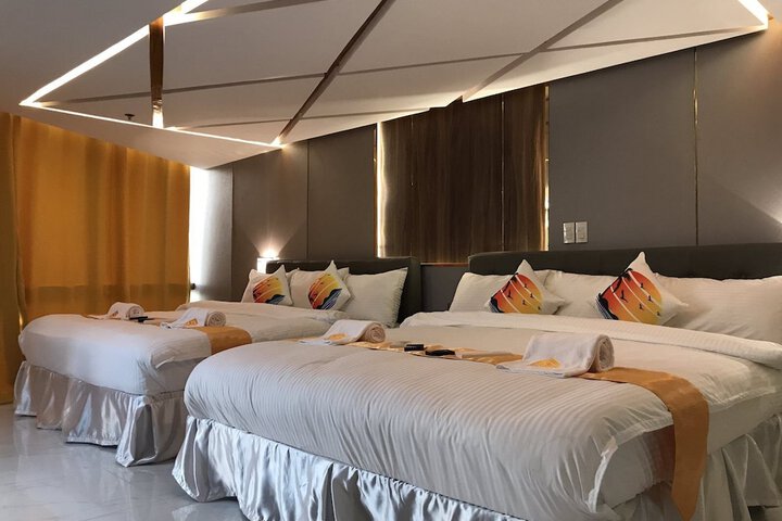Room 7 of 9