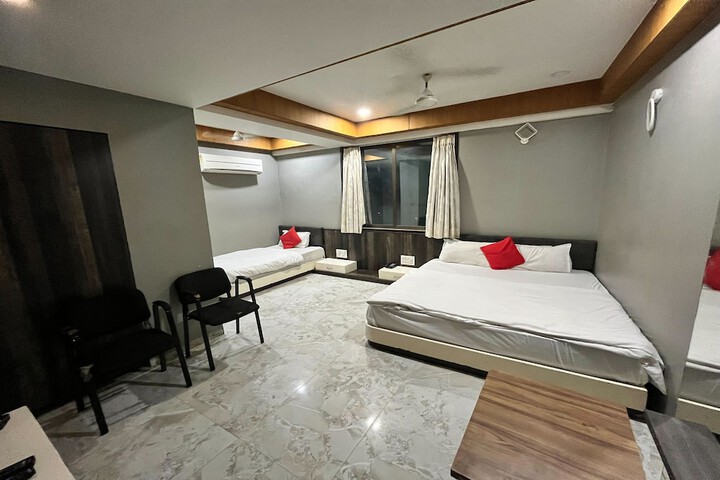 Room 9 of 31