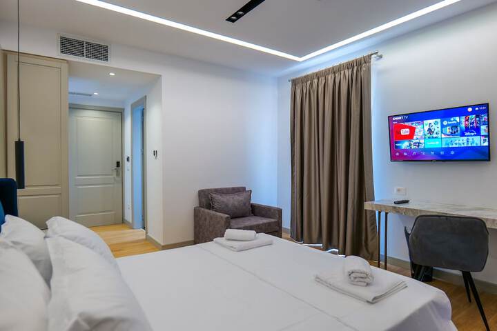 Room 13 of 102