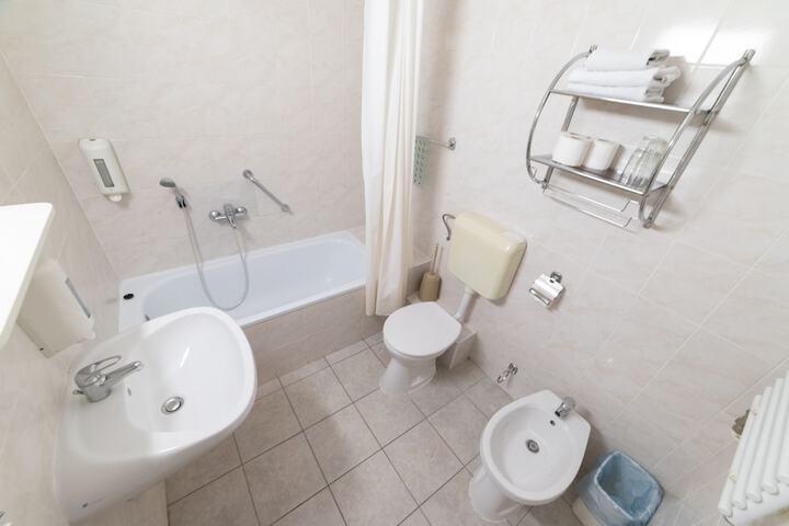 Room 15 of 25