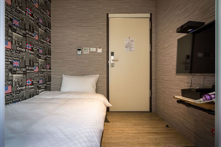 Room 5 of 39