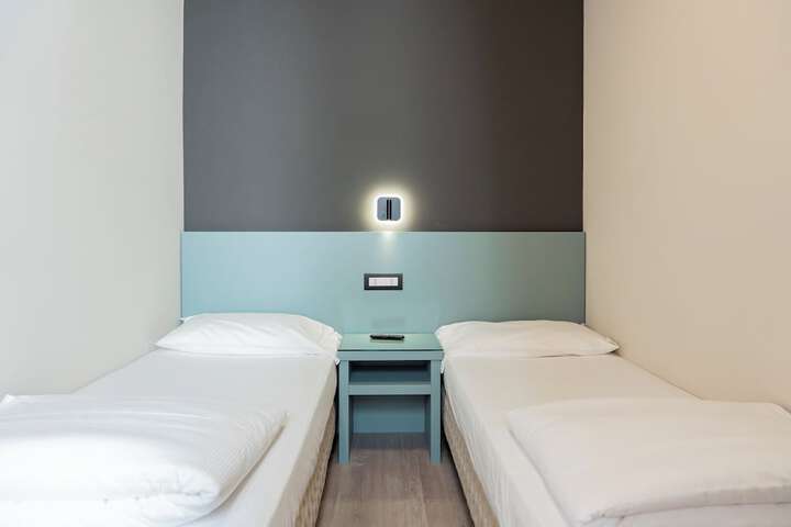 Room 34 of 115
