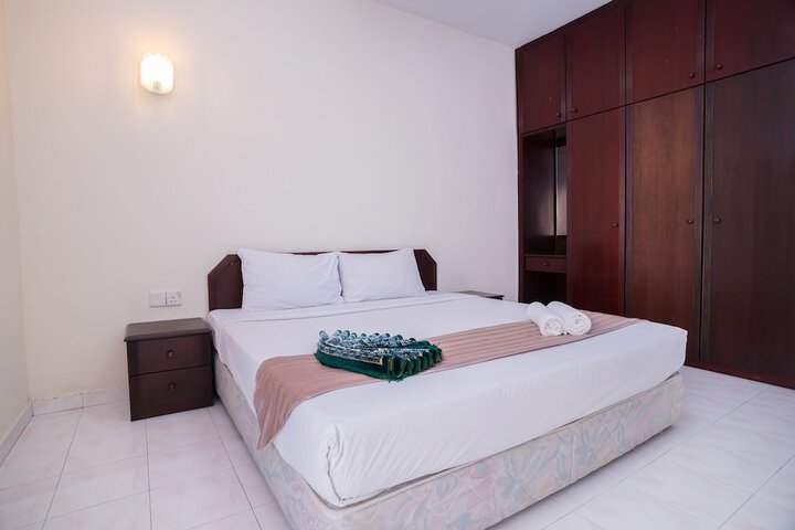 Room 4 of 18
