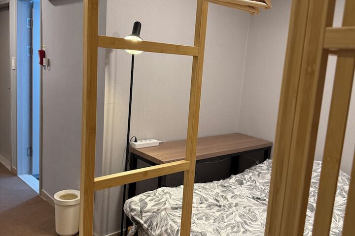 Room 17 of 42