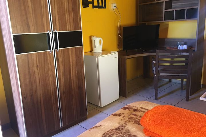 Room 5 of 25