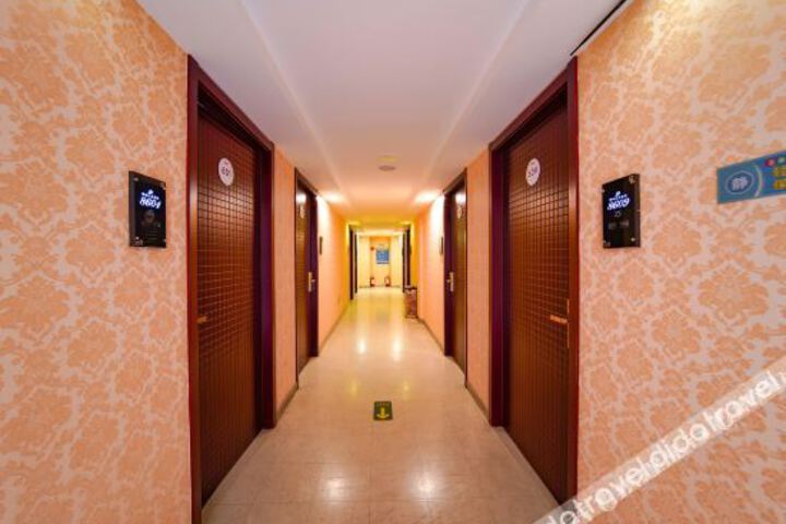 Hotel Interior 7 of 31