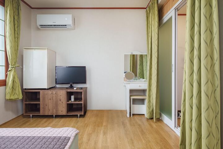Room 53 of 59