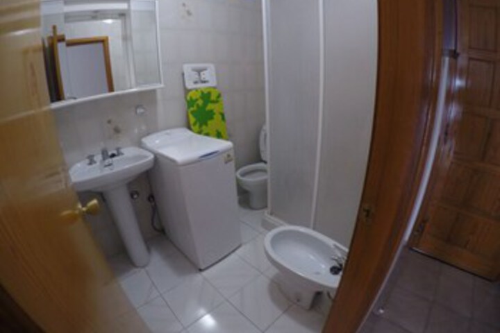 Room 4 of 12