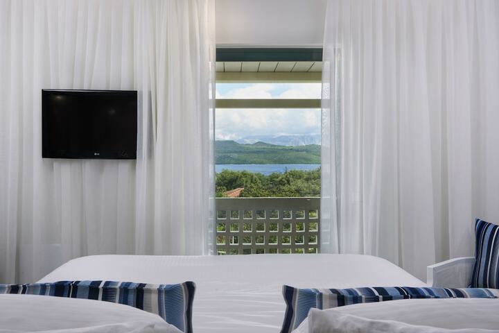 Room 32 of 95
