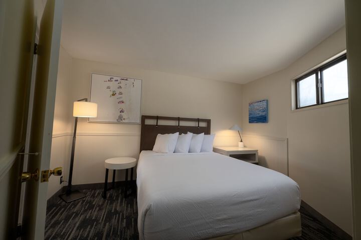 Room 28 of 324