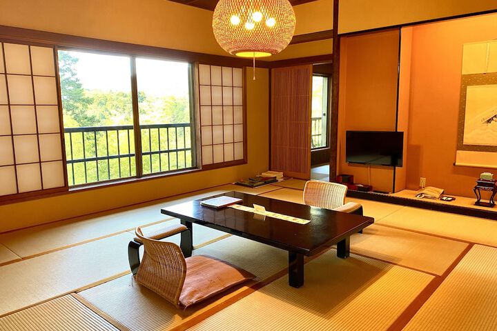 Room 28 of 48