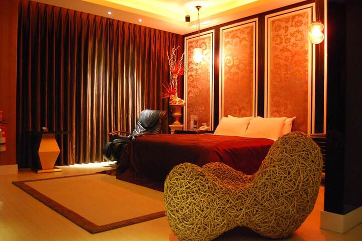 Room 11 of 20
