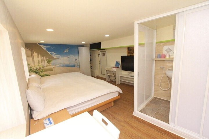 Room 93 of 246